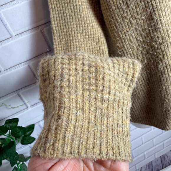 Blank NYC Tan Cowl Neck wool Sweater with Ribbed Texture/size S - Picture 3 of 10